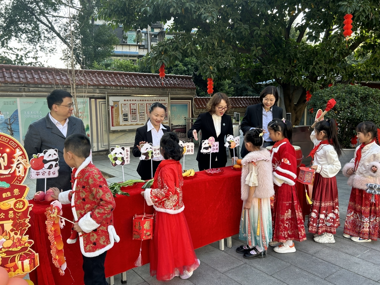 摸摸大葱，聪明伶俐，摸摸苹果，平平安安，摸摸橘子，大吉大利.jpg