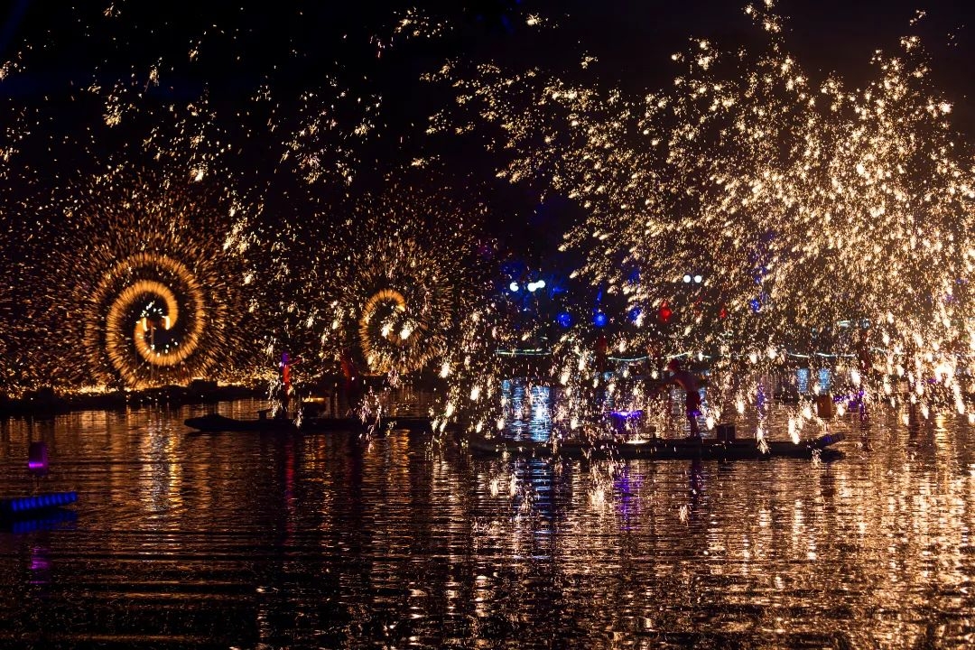 千库网_打铁花非遗民俗烟花节日过年_摄影图编号21126611.jpg