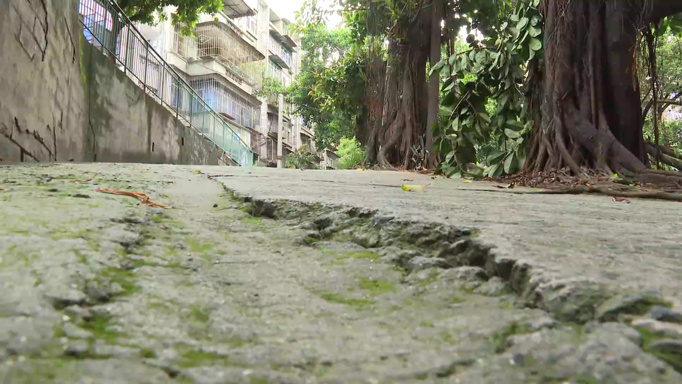 民声 “烂尾”三年的小区道路何时恢复平整[00_01_20][20250806-155408].png