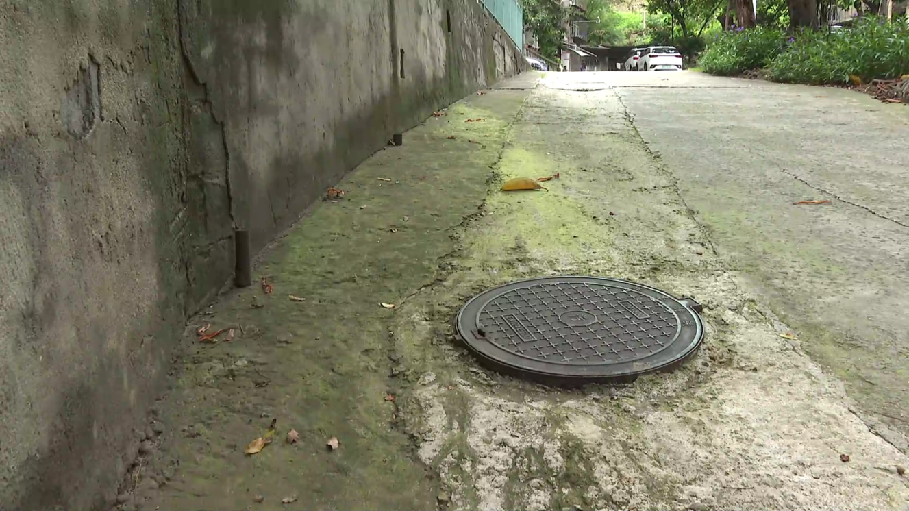 民声 “烂尾”三年的小区道路何时恢复平整[00_00_39][20250806-155327].png