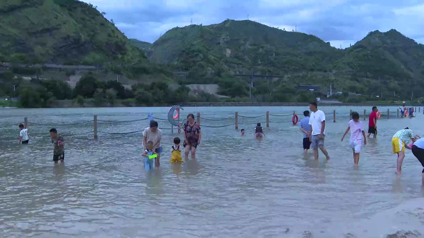 民声 银江湖亲水“火”  安全弦时刻“绷[00_03_46][20250818-183051].png