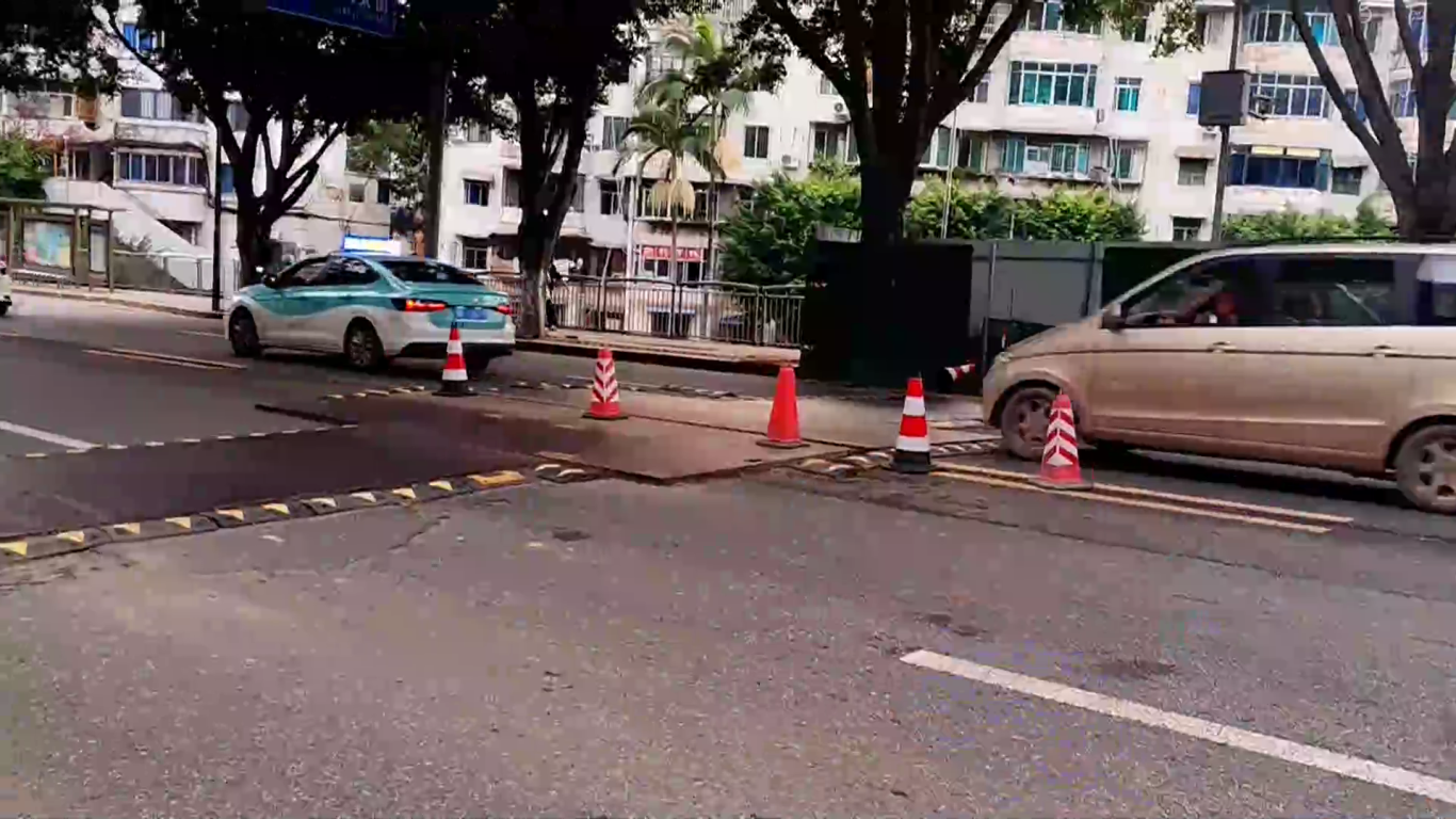 民声 路面多处漏水[00_04_32][20250822-165521].png