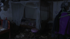 2025-09-08编辑——（新媒体收改1）飞来的彩钢棚[00_00_12--00_00_20].gif